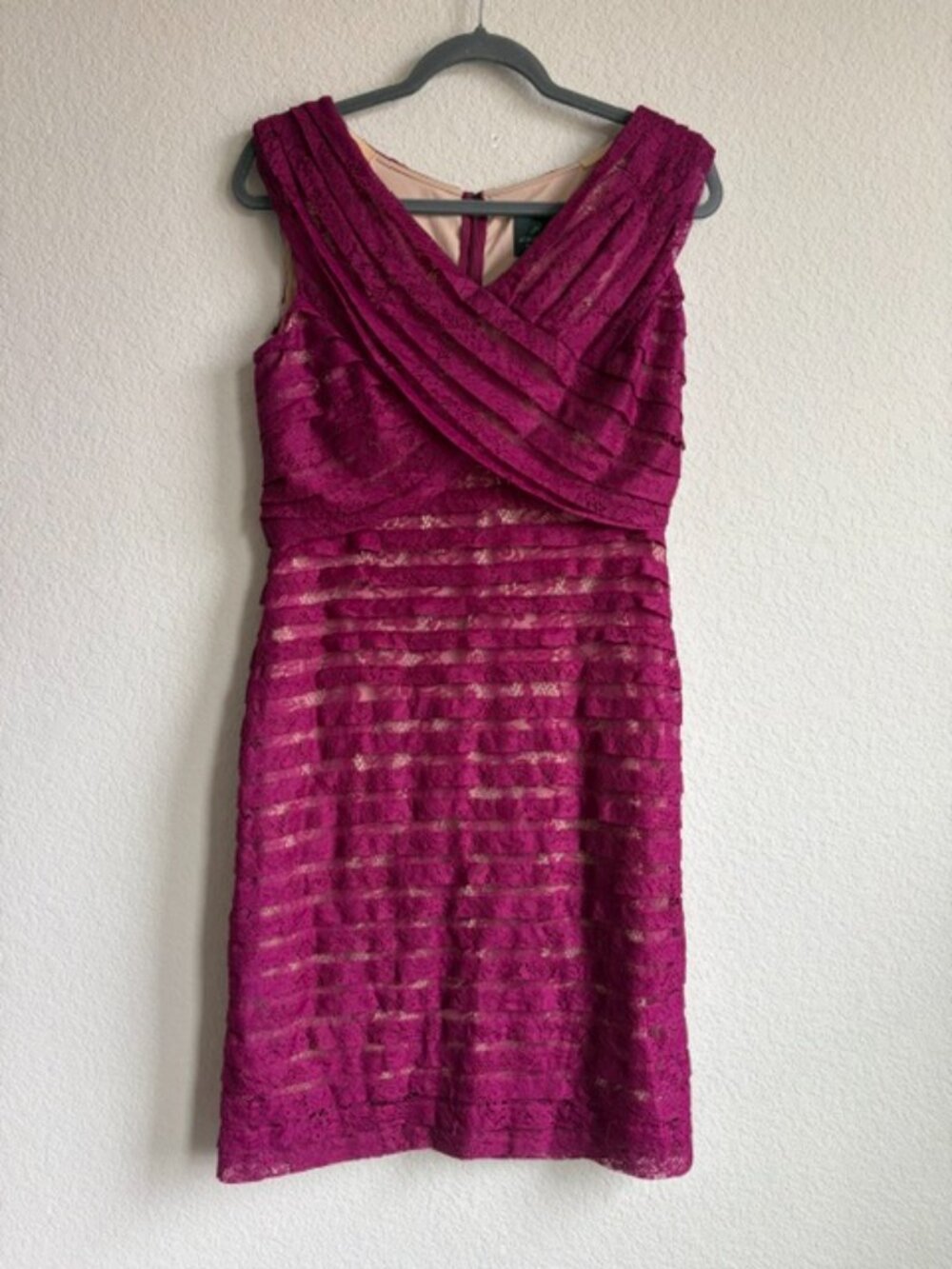 Adrianna Papell Magenta Tiered Lace Ruffle Sheath Dress Size 10 Luxury Old Money - Picture 2 of 9